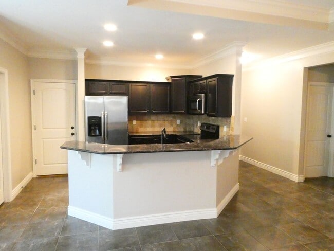 Building Photo - 3 bedroom 2 bath home- Quail Creek Subdivi...