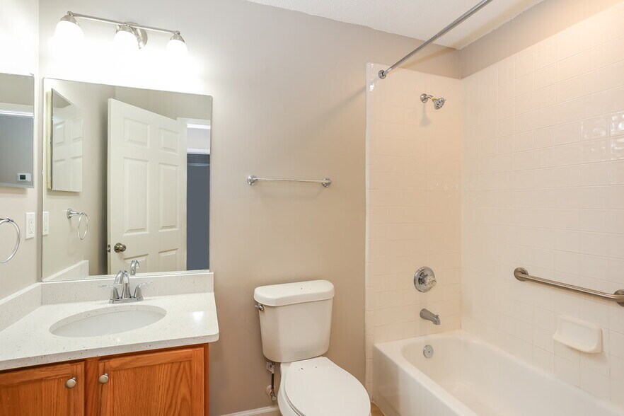 Building Photo - 3416 International Village Dr W