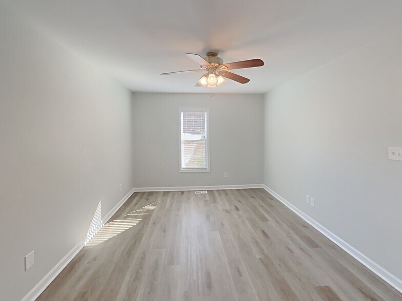 Building Photo - 128 Lippizanner Pl