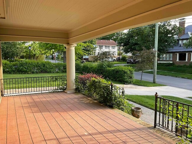 Building Photo - 3621 Hoagland Ave
