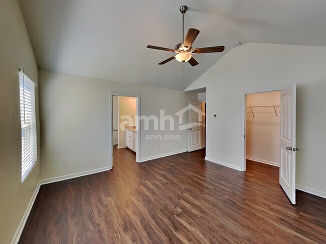 Building Photo - 306 Stable View Loop