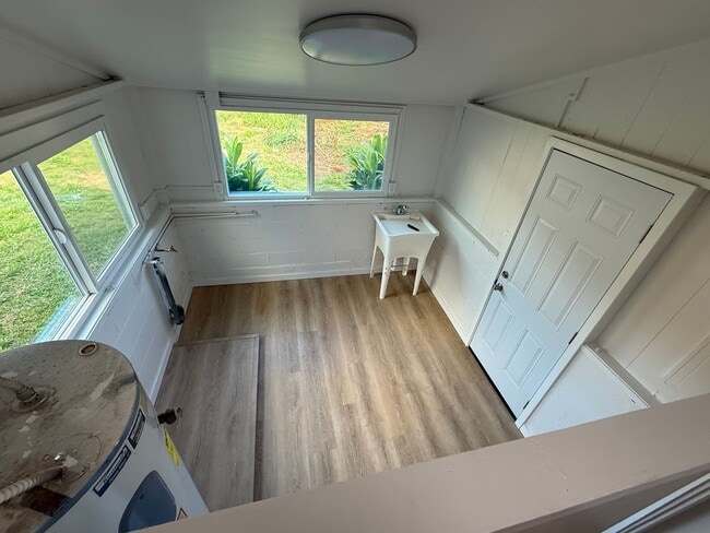 Building Photo - Fully renovated Laukona 5 bed 3 bath home