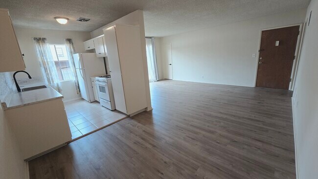 Building Photo - 526 S St Andrews Pl