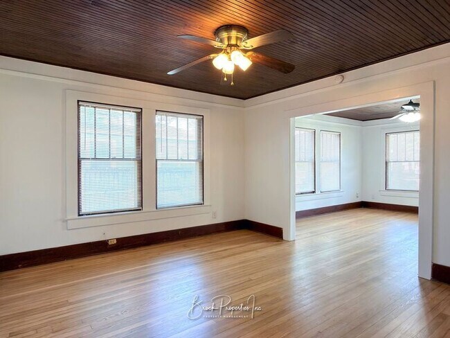 Building Photo - 1613 E Blount St