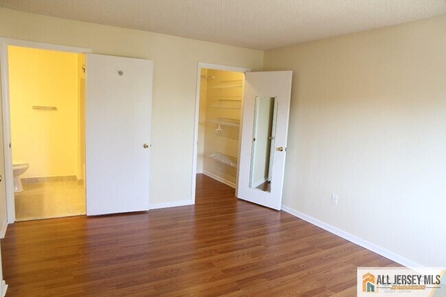 Building Photo - 9006 Tamarron Dr