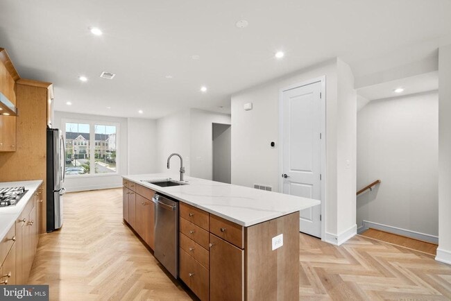 Building Photo - 42106 Picasso Sq