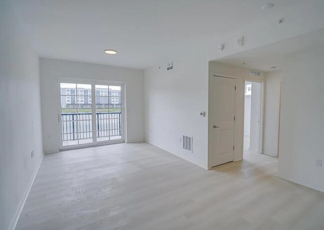 Building Photo - Top Floor Corner Unit – Brand New 3/2 Condo with Balcony in Millenia Park *** Only $1995/mo ***