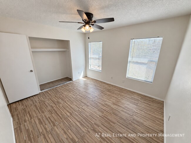 Building Photo - 4528 W Palm Ln