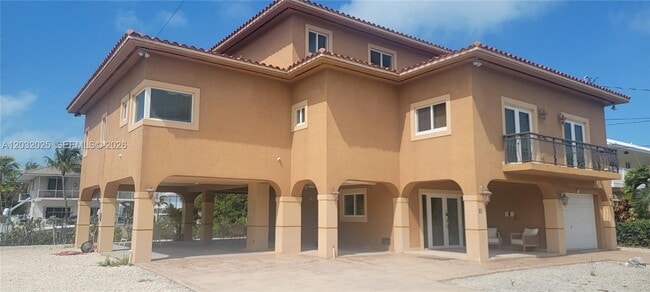 Building Photo - 51 W Plaza Del Lago