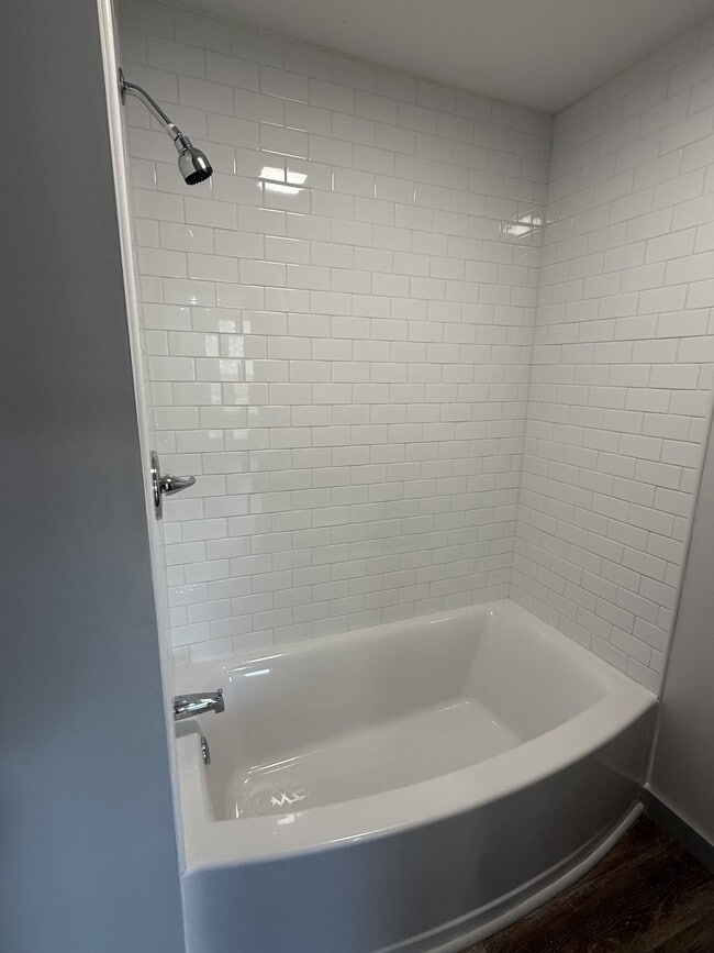 Building Photo - 217 Geren Dr