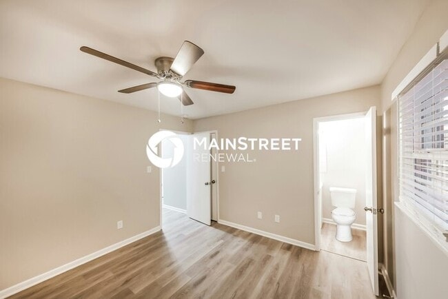 Building Photo - 5 Bedroom Pet-Friendly Home in Tarrant, AL with Main Street Renewal