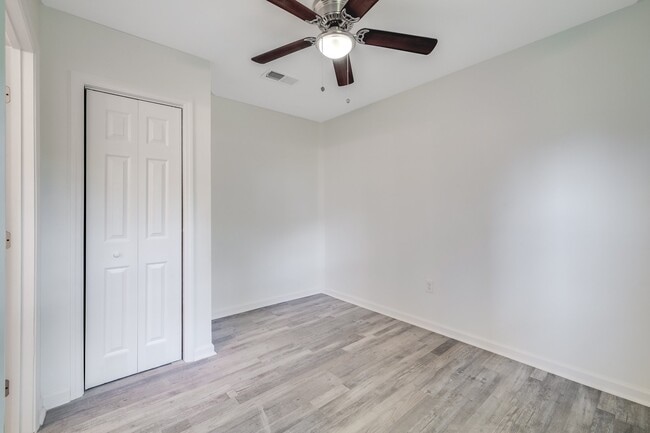 Building Photo - 925 Staley Ave