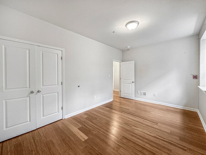Building Photo - 2418 Frankford Ave