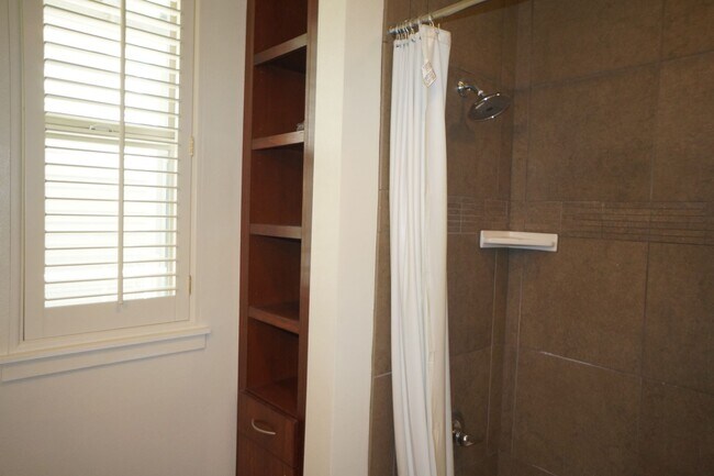 Building Photo - S. Corbett Beautiful two bedroom condo wit...