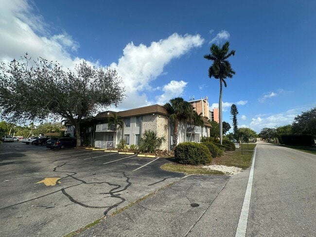 Building Photo - 1830 Maravilla Ave