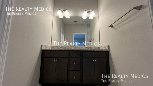 Building Photo - 3290 Halden Ave SE