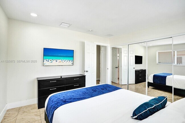 Building Photo - 1018 Adams St