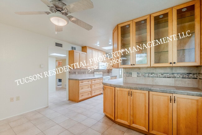Building Photo - 5084 N Camino Del Lazo