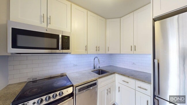 Building Photo - 237 E 34th St