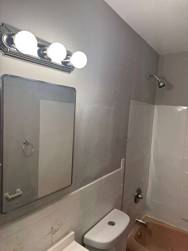 Building Photo - 6200 Flint Ave