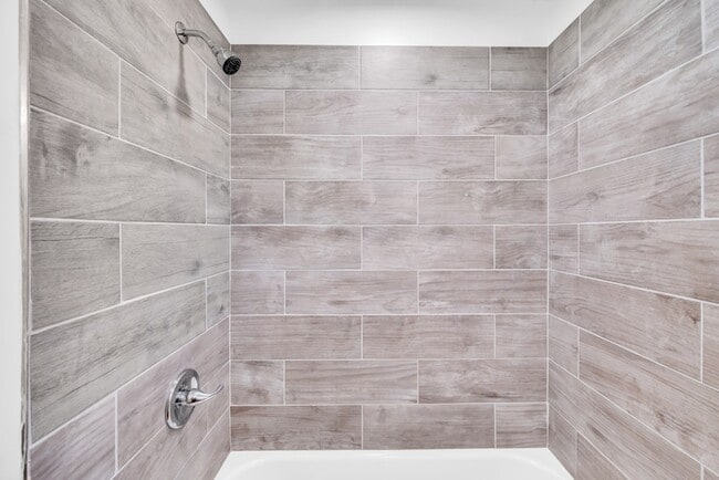 Building Photo - 3232 Hinkle Dr