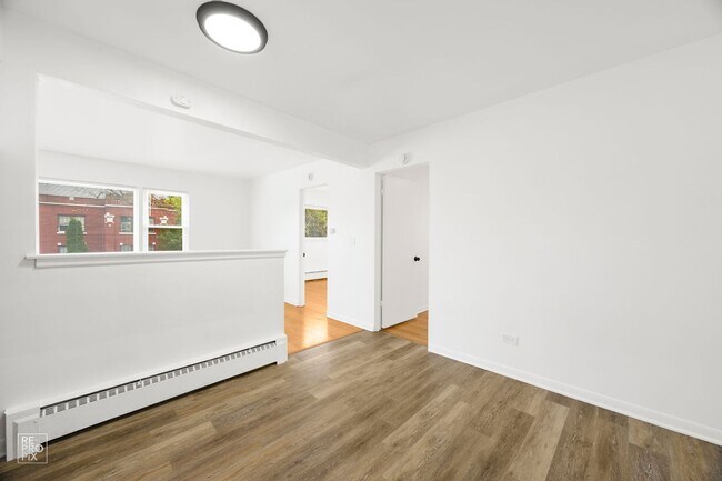 Building Photo - 2100 Lombard Ave