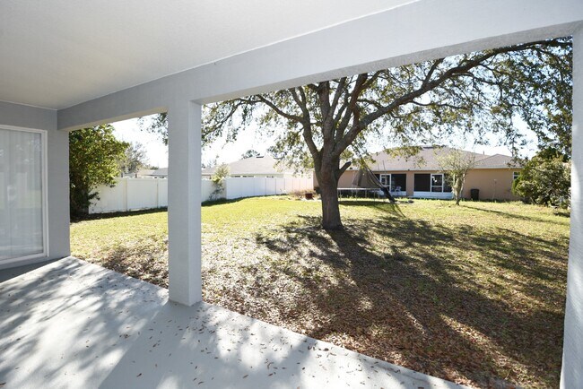 Building Photo - 4 bed, 2 bath located in Matanzas Woods su...