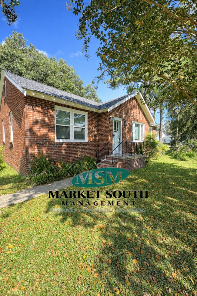 Building Photo - THUNDERBOLT COTTAGE!- AVAILABLE NOW!