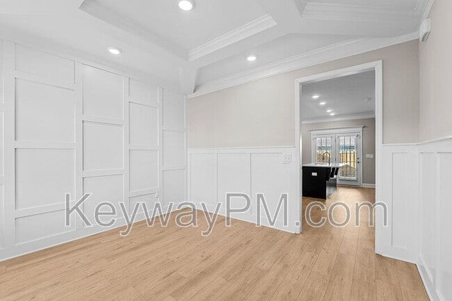 Building Photo - 3205 Venetian Dr