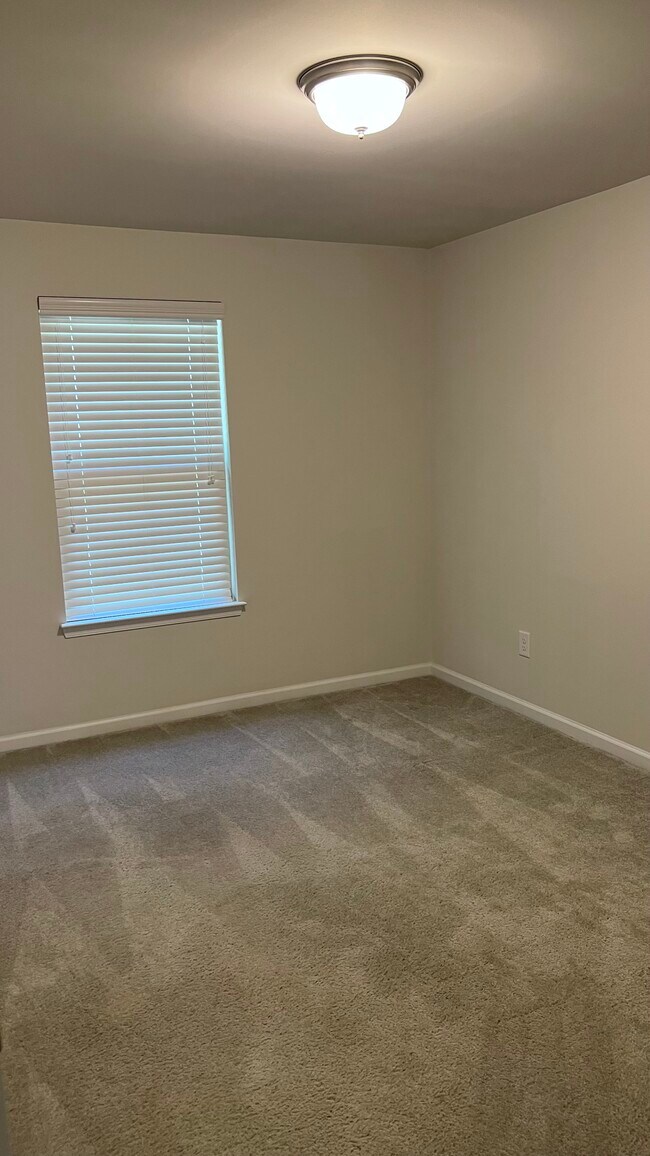 Building Photo - 331 Park Meadows Dr