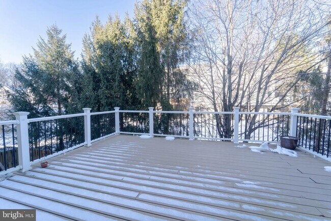 Building Photo - 4631 Carisbrooke Ln