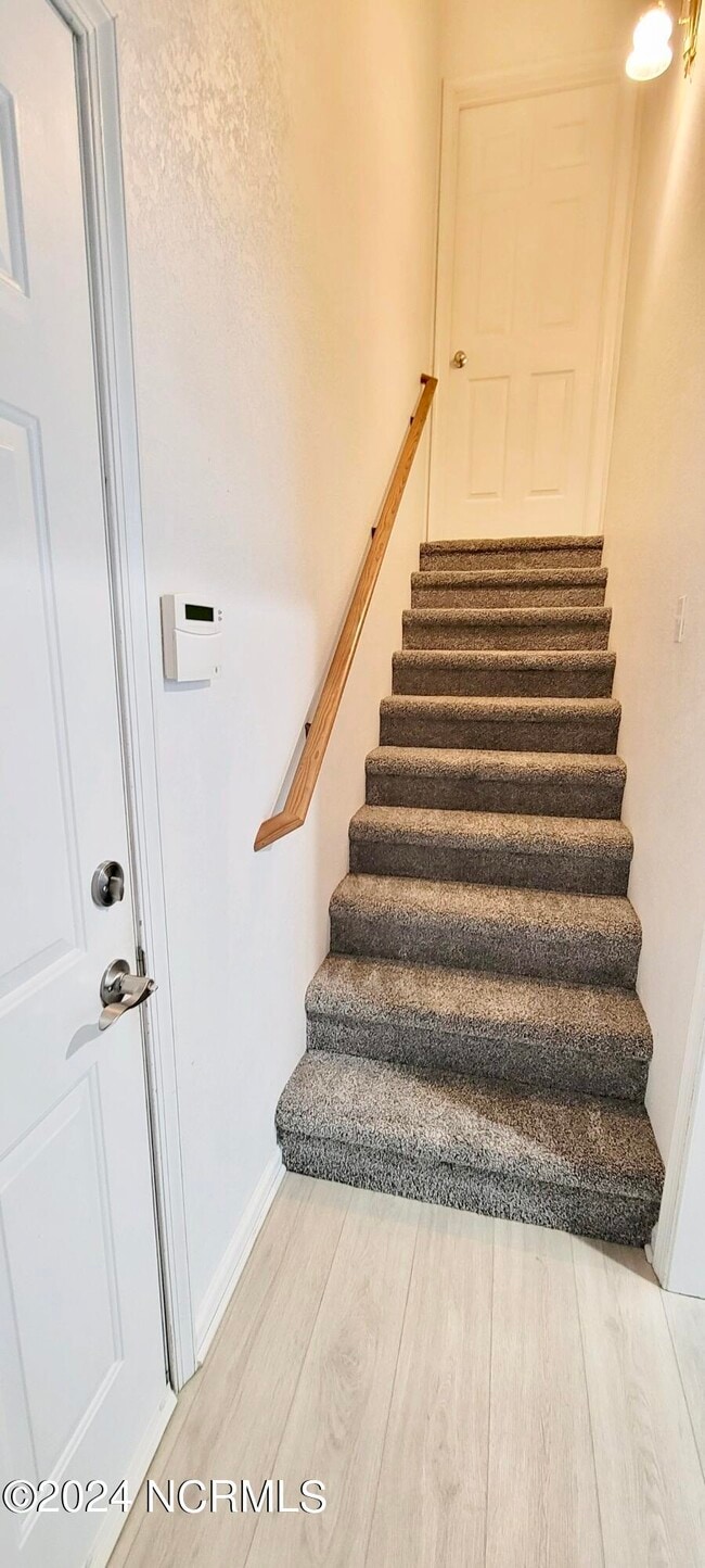 Building Photo - 120 Soundside Estates Dr