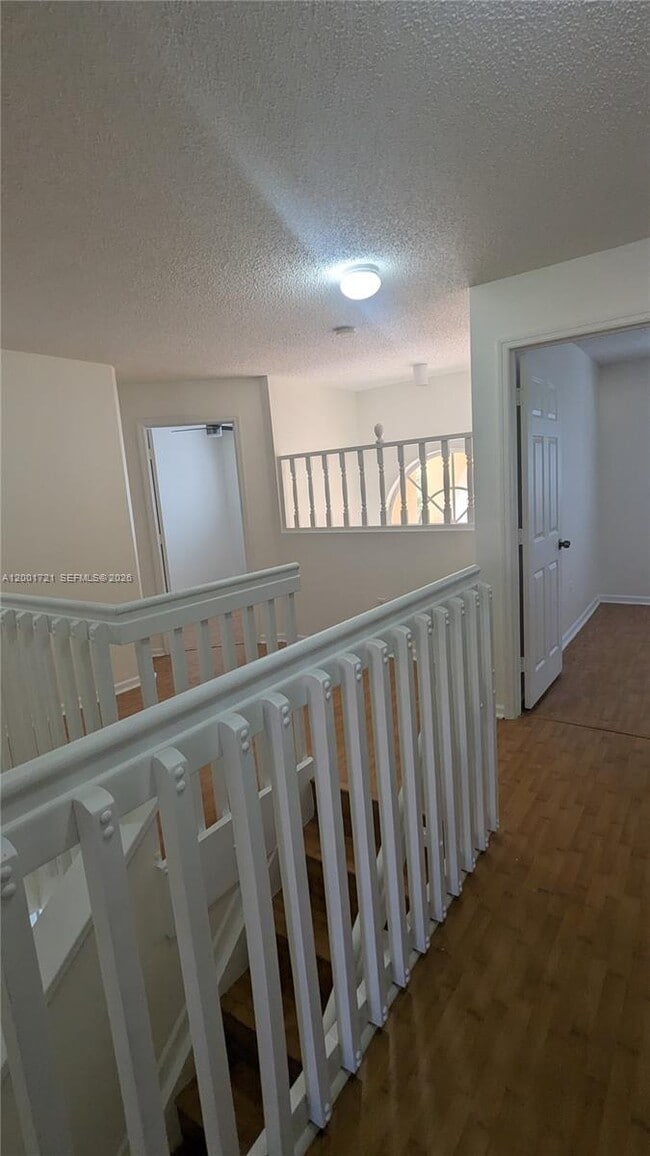 Building Photo - 213 E Forest Oak Cir