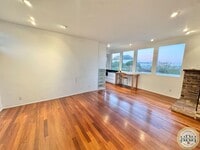 Building Photo - Tranquil & Spacious 2 BR/Den/ 1 BA Condo in the Central Richmond District