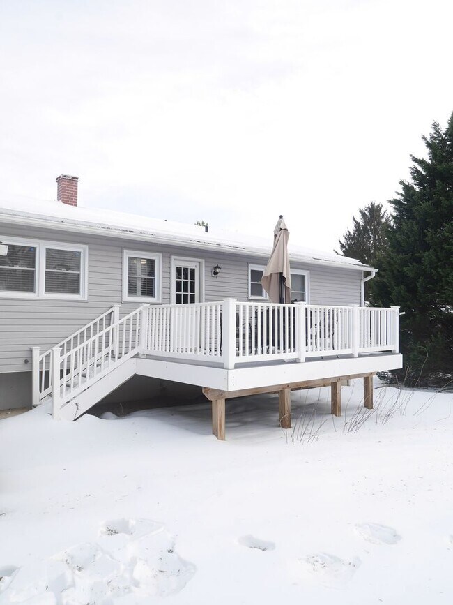 Building Photo - Beautiful 4-Bedroom Home with Finished Basement & Large Yard- Sykesville, MD