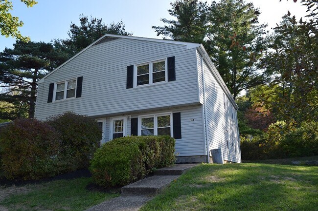 Building Photo - 104 Longmeadow Ln