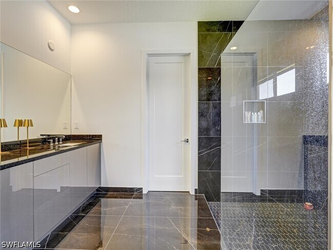 Building Photo - 5126 Panella Ave