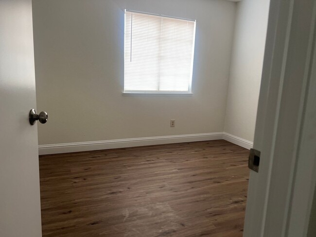 Building Photo - Silver Creek Home in Southwest Bakersfield