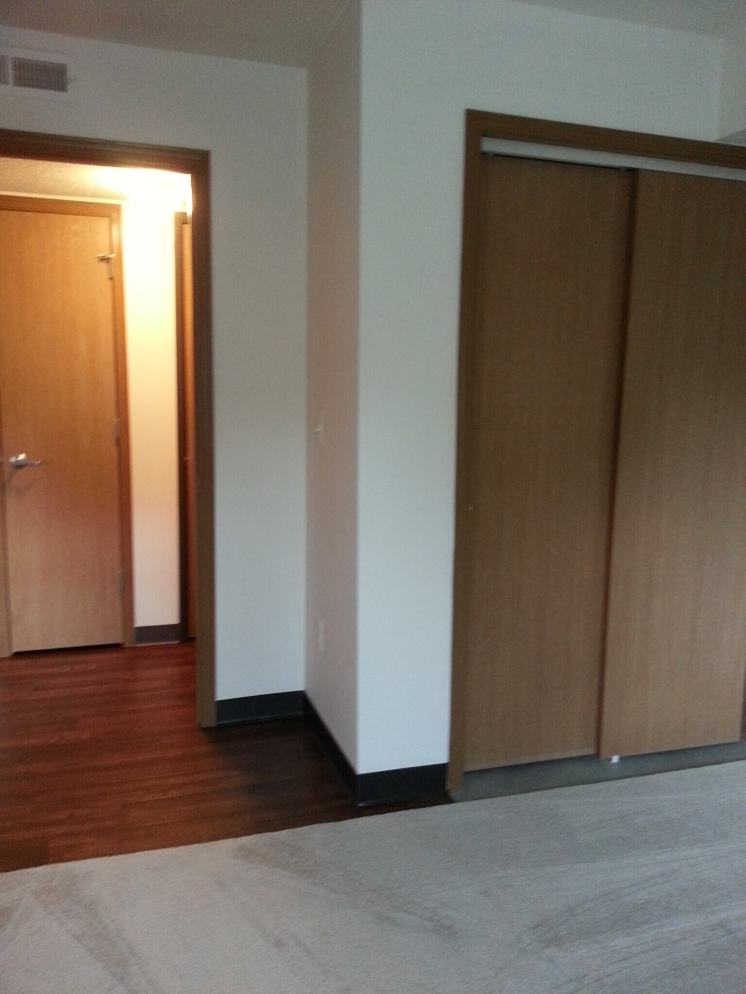 Building Photo - 943 S Gilbert St