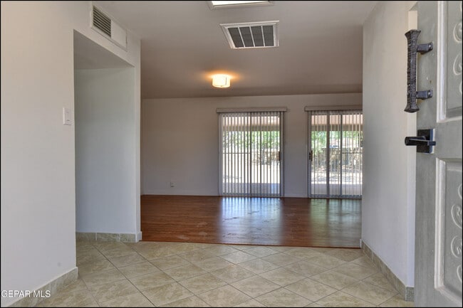 Building Photo - 3807 Waymore Dr