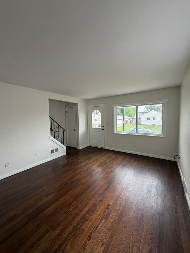 Building Photo - 959 Racine Ave