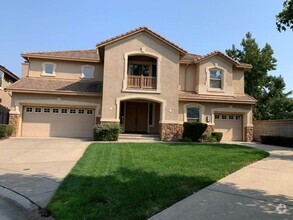 Building Photo - Absolutely Gorgeous Home in Gated Rosevill...