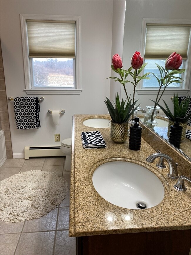 Building Photo - 33 Suburban Dr