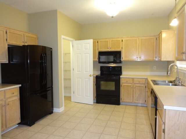 Building Photo - 2400 Brookstone Pl