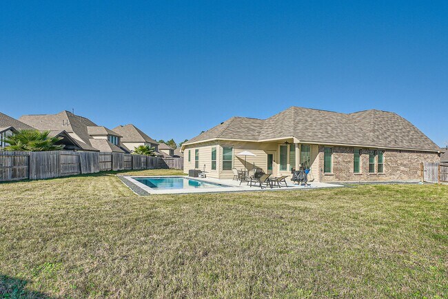Building Photo - 2901 Hawthorne Dr