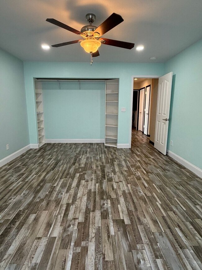 Building Photo - 4 Bedroom home in Ravenwood Estates