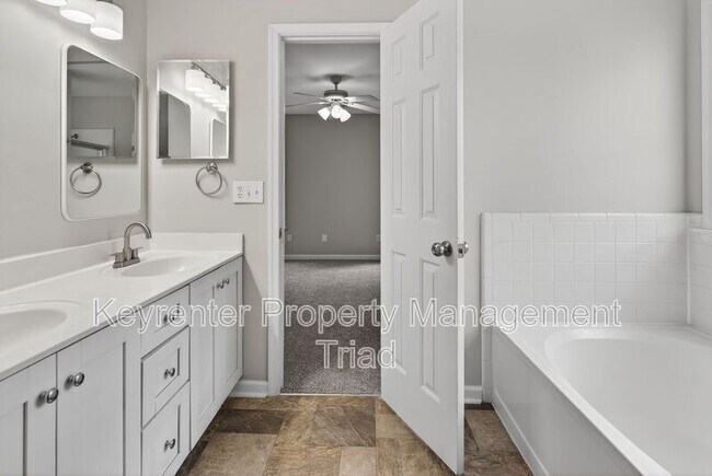 Building Photo - 701 Ashcroft Rd