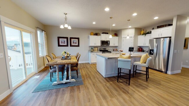 Building Photo - Don't Miss This Former Model Home Rental