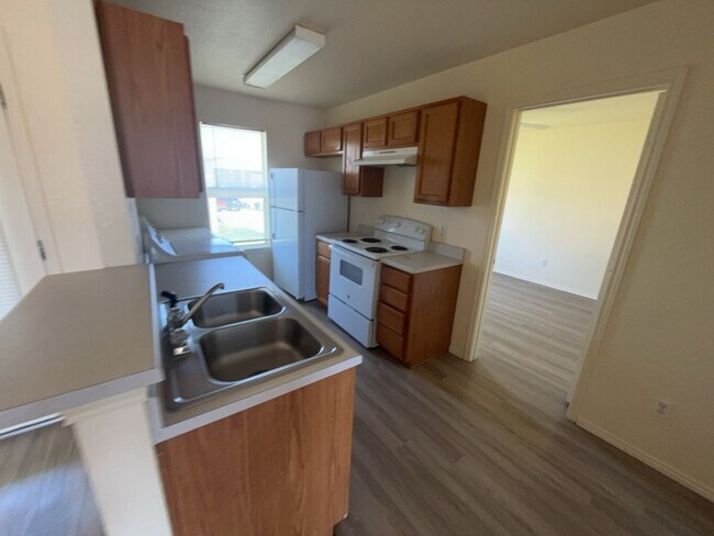 Building Photo - 5705 Greengate Dr