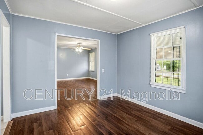 Building Photo - 934 Bluebird Rd